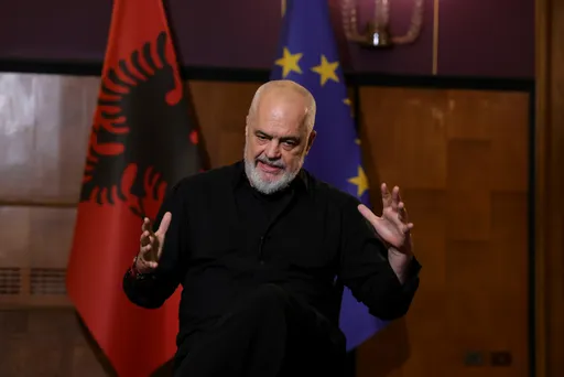 Европската комисија го осуди насилството на протестите во Албанија