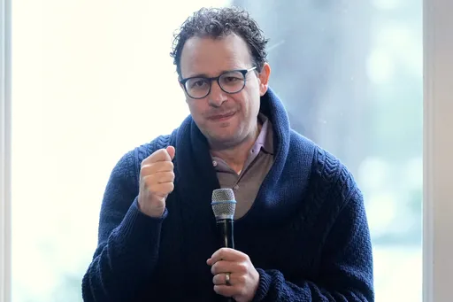 Anthropic chief unveils three-step plan to slow AI race