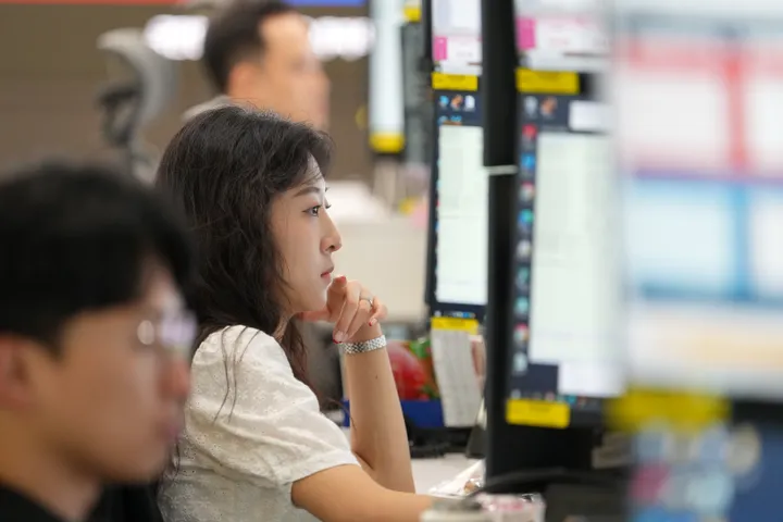 걸프 지역 갈등 재점화로 아시아 통화 약세, 코스피 8% 폭락