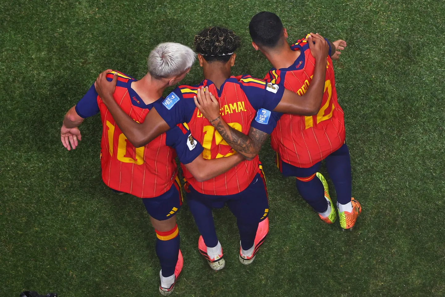 España vence 4-0 contra Arabia Saudí en su primera victoria en el Mundial