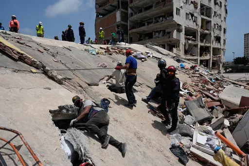 Venezuela: la cifra de muertos por terremotos gemelos supera los 900 mientras continúan los rescates