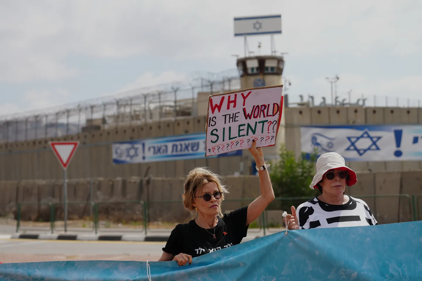 Israel begins digging crocodile trenches around prison wing housing Hamas members