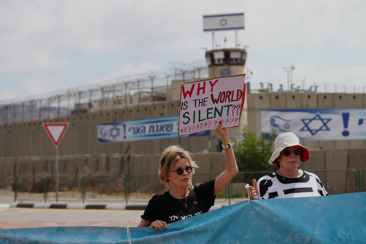 Israel begins digging crocodile trenches around prison wing housing Hamas members