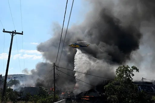 Нов пожар во близина на Атина, интервенираат 40 пожарникари со 14 возила
