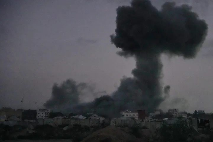 Izraeli lëshon tri urdhra evakuimi në Gaza, shkatërron impiantin e shkripëzimit të ujit