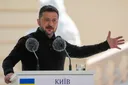 Zelenskiý rus hüjümleri sebäpli 4 adamyň ýogalandygyny habar berdi