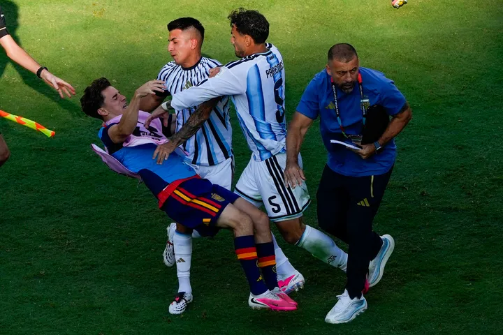 FIFA fordert Stellungnahmen zu Vorfällen nach WM-Finale an