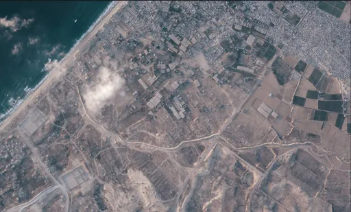 Israël construit une barrière de terre coupant Gaza en deux