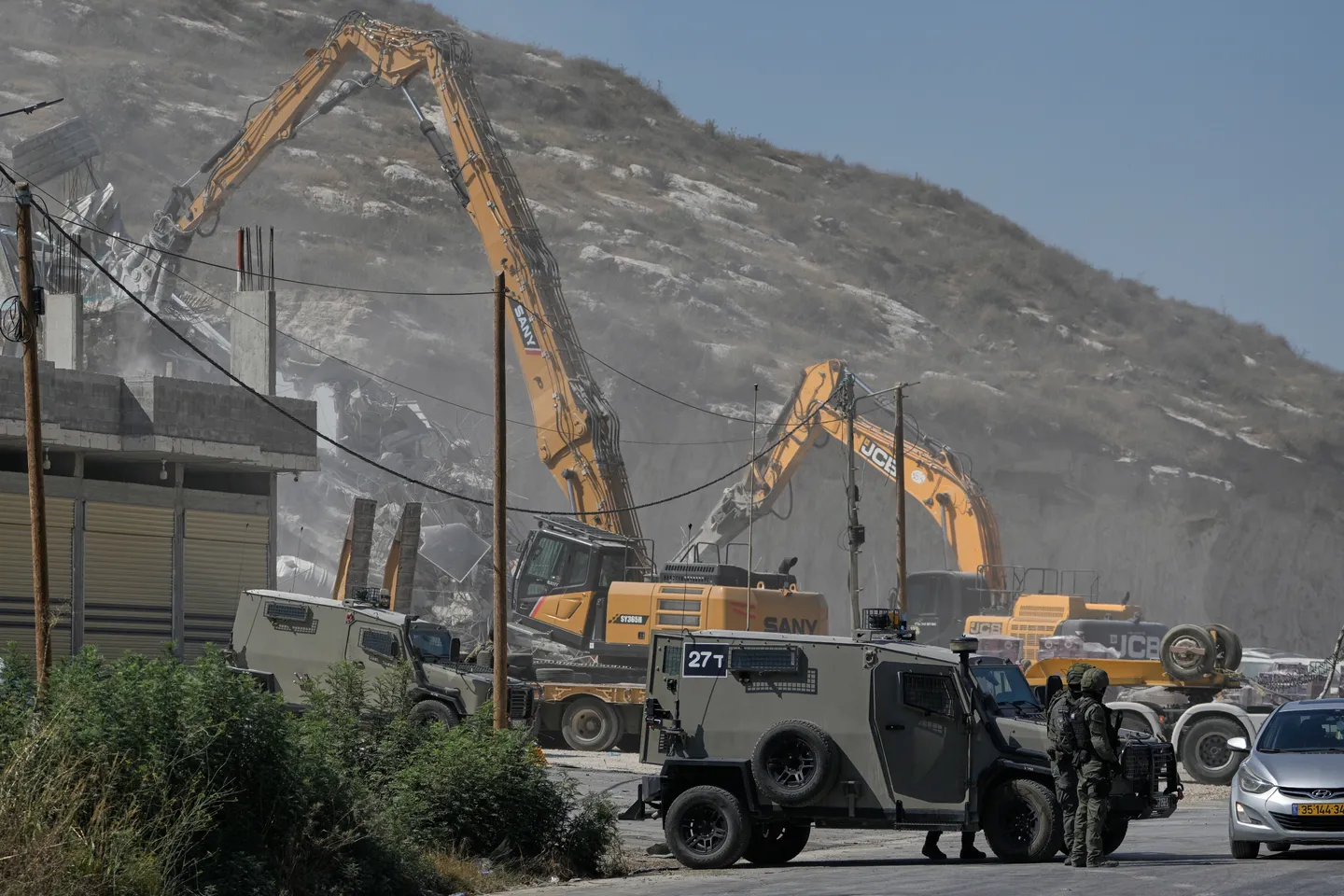 Israel detains 14 Palestinians, demolishes three homes in occupied West Bank
