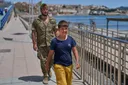 España reporta más de 1.300 menores no acompañados en Ceuta, mientras persiste tensión con Italia