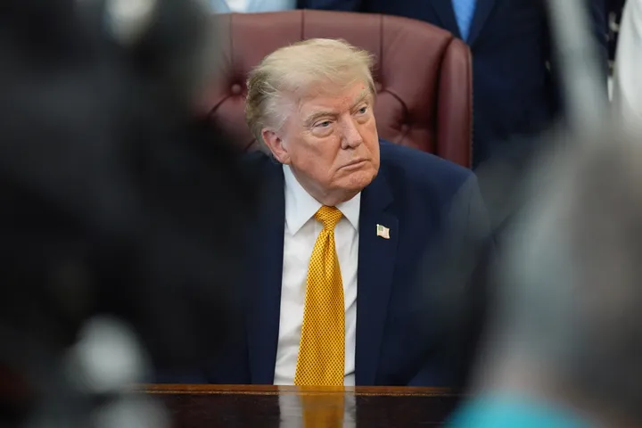 Trump assure que les discussions avec Téhéran ont repris, malgré le démenti iranien