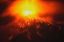 Volcán de Fuego en Guatemala sigue bajo alerta máxima por erupción potente: hay casi 2.000 evacuados