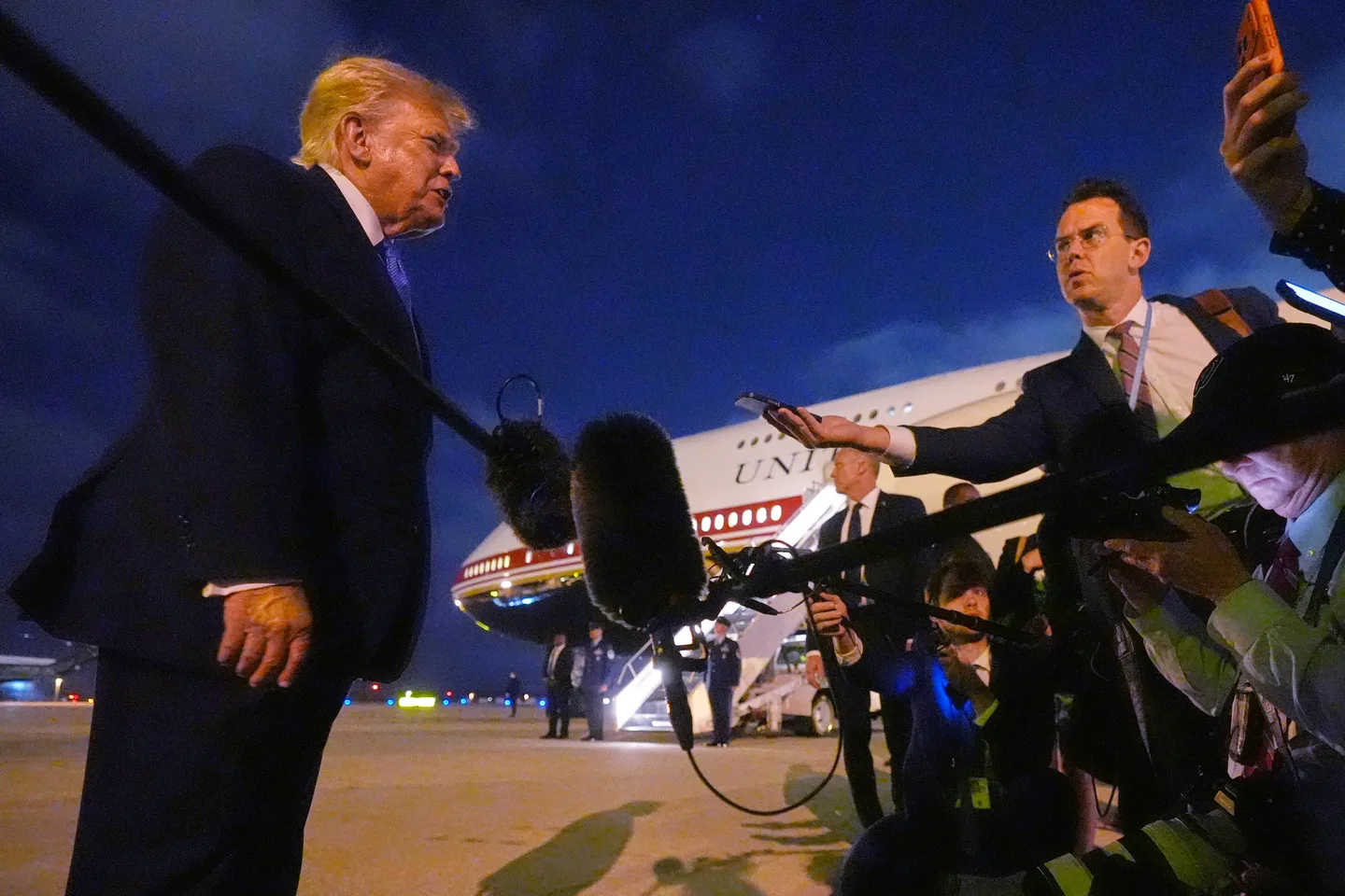 Washington espère un accord dès mercredi sur Ormuz, nouvel ultimatum de Trump à l'Iran