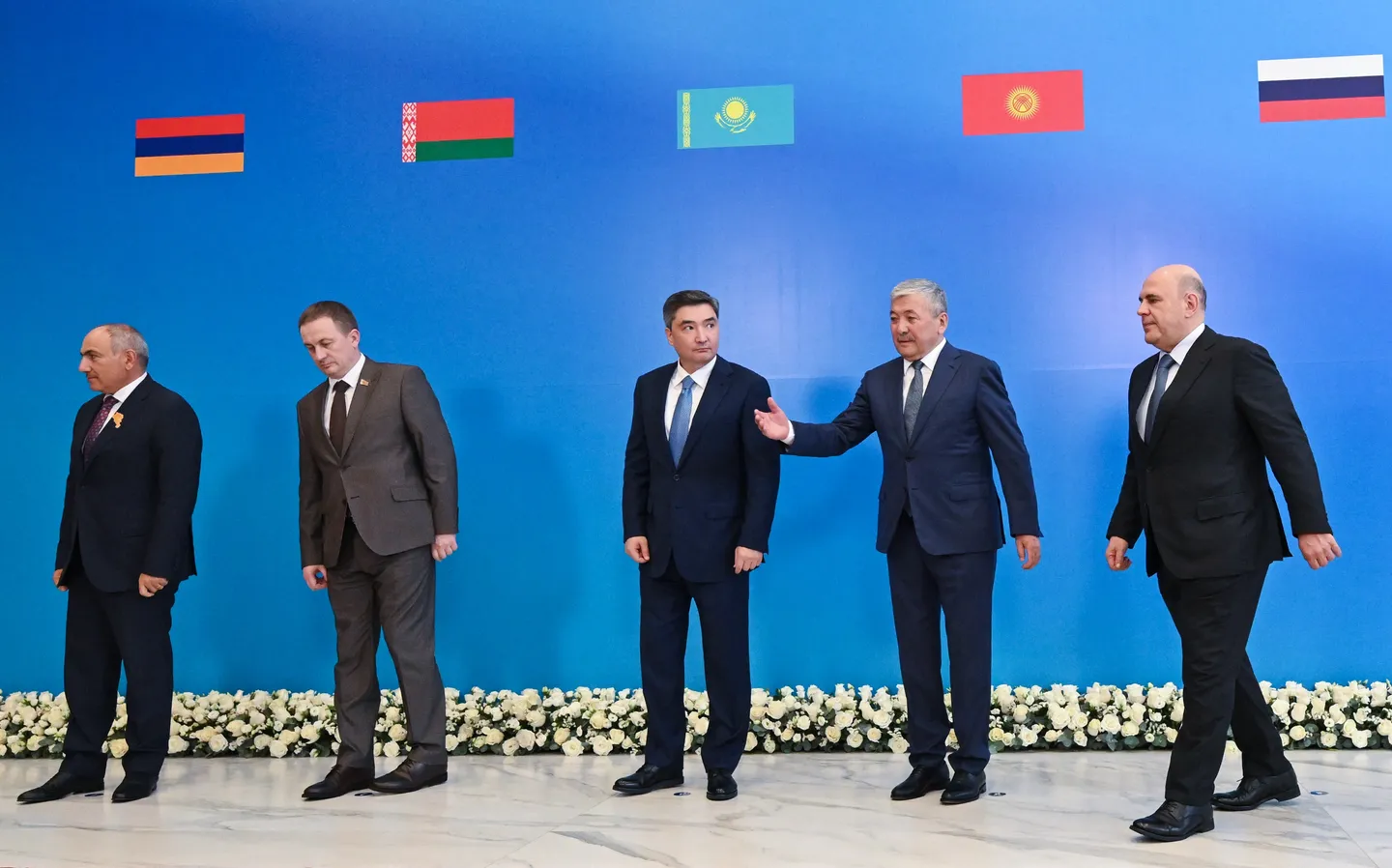 Kyrgyz president, Armenian PM hold talks on trade ties