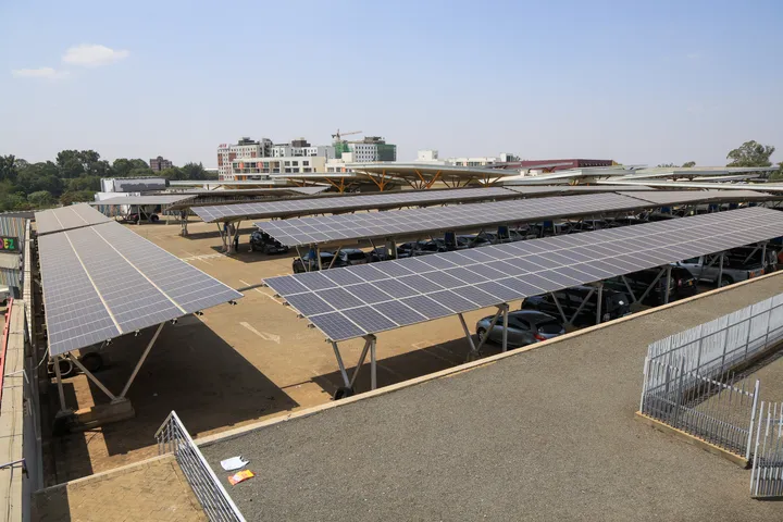 Le Niger signe un accord pour construire une centrale solaire de 200 MW