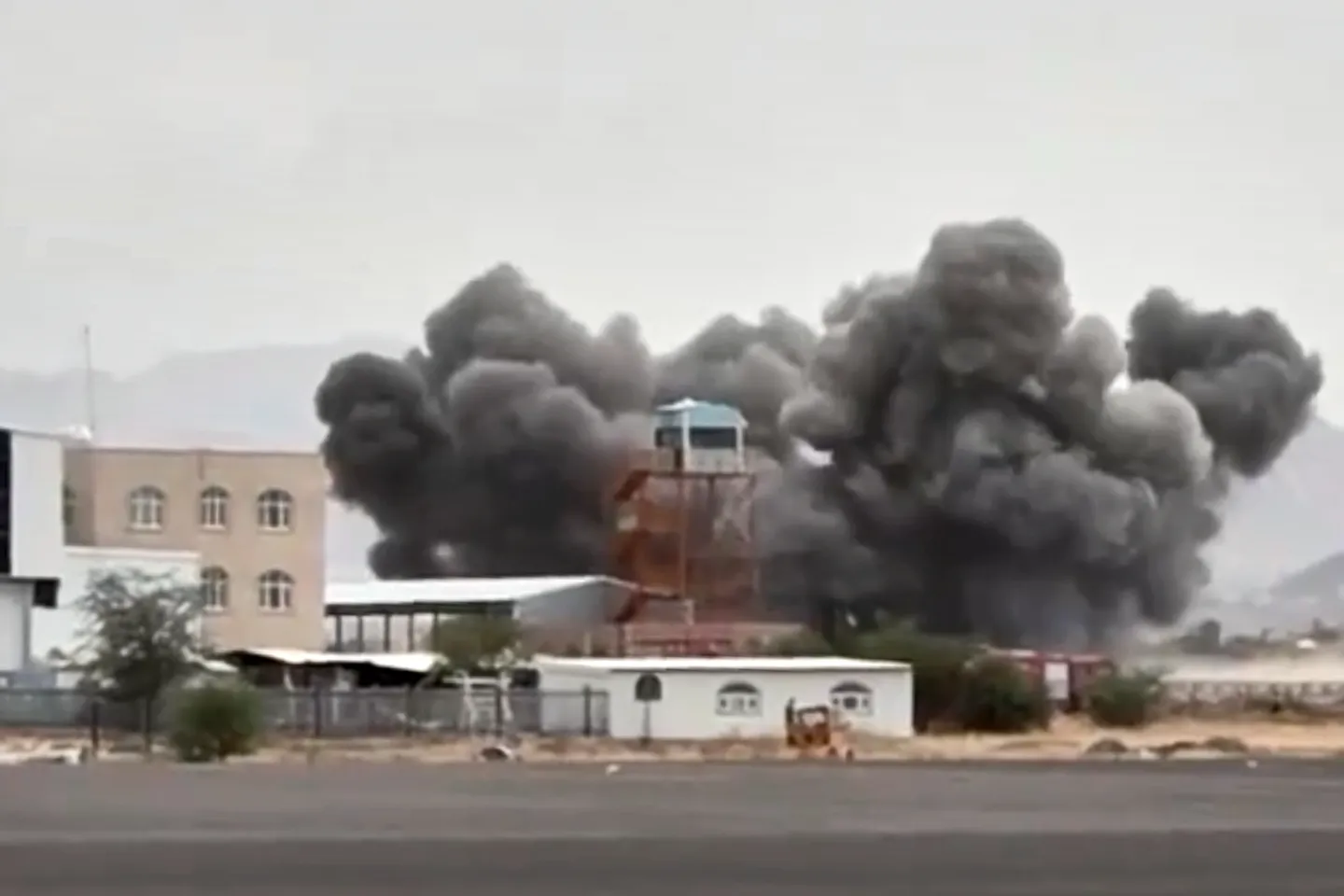 260 Houthis tués lors de 97 opérations sur les fronts du sud, selon l'armée yéménite