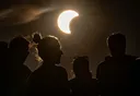 Sonnenfinsternis mit Folgen: Patienten beklagen Augenschmerzen
