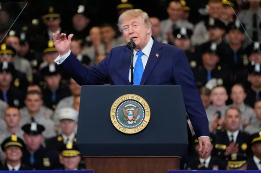 Trump dice que declarará el estrecho de Ormuz como territorio de EE.UU., desatando rechazo de Irán