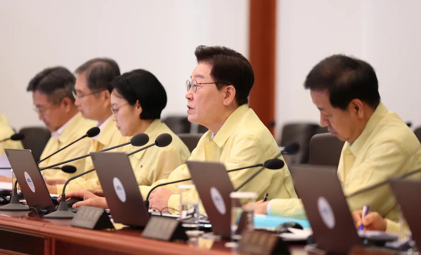 한국 대통령 지지율 6주 연속 하락하며 취임 후 최저치 기록