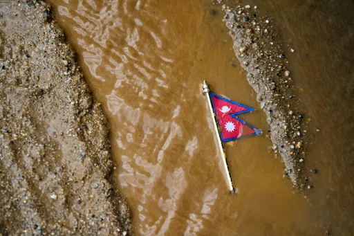 Nepal flood death toll climbs past 900 as rescue efforts enter sixth day