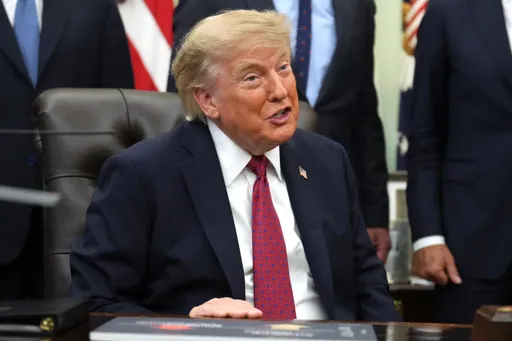 Трамп: САД започнаа големи и моќни напади врз Иран во близина на Ормускиот Теснец