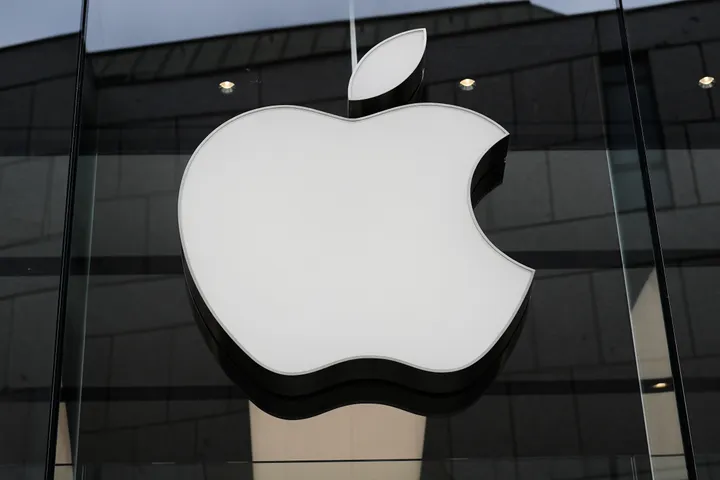 Apple e riemërton Liqenin Ontario në "Liqeni Amerika" në hartat e SHBA-së