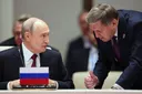 Ушаков: Путин го покани Зеленски на разговори во Москва, му ја гарантира неговата безбедност