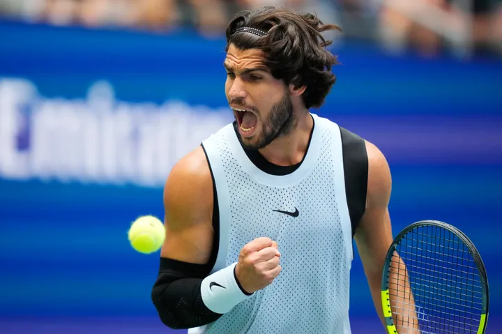 Spanish star Alcaraz cruises into US Open last eight