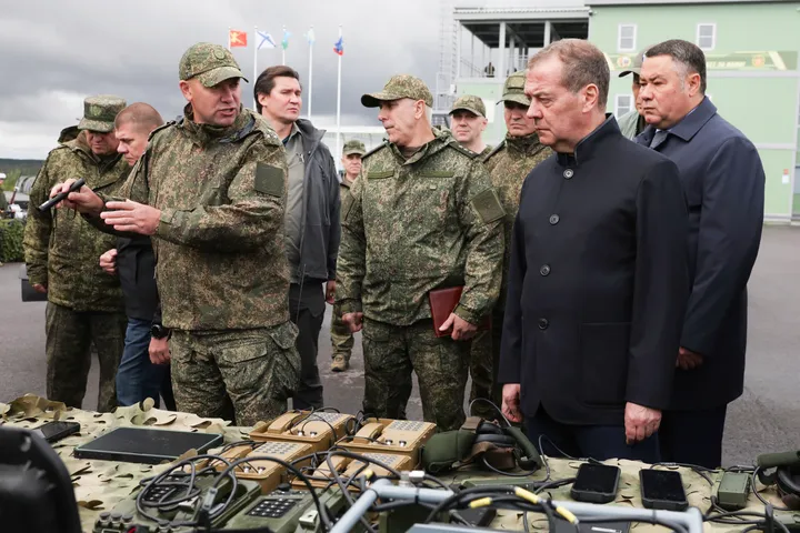 EU verlengt sancties tegen Rusland met drie jaar, maar schrapt twee oligarchen