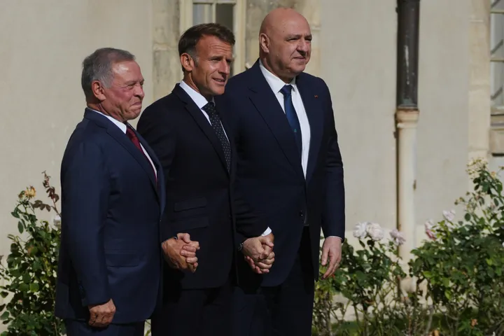 Macron reçoit le président libanais et le roi de Jordanie Abdallah II pour des réunions sur le Liban