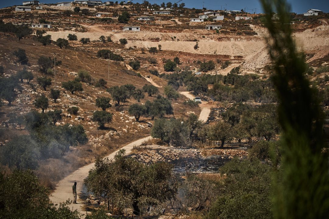 Izraeli mbyll rrugën e fundit drejt një fshati në Bregun Perëndimor  izolon 47 familje palestineze