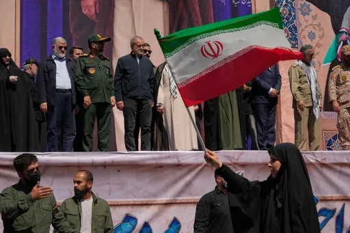 Hundreds of thousands of Iranians gather for biggest pro-government rally since war began