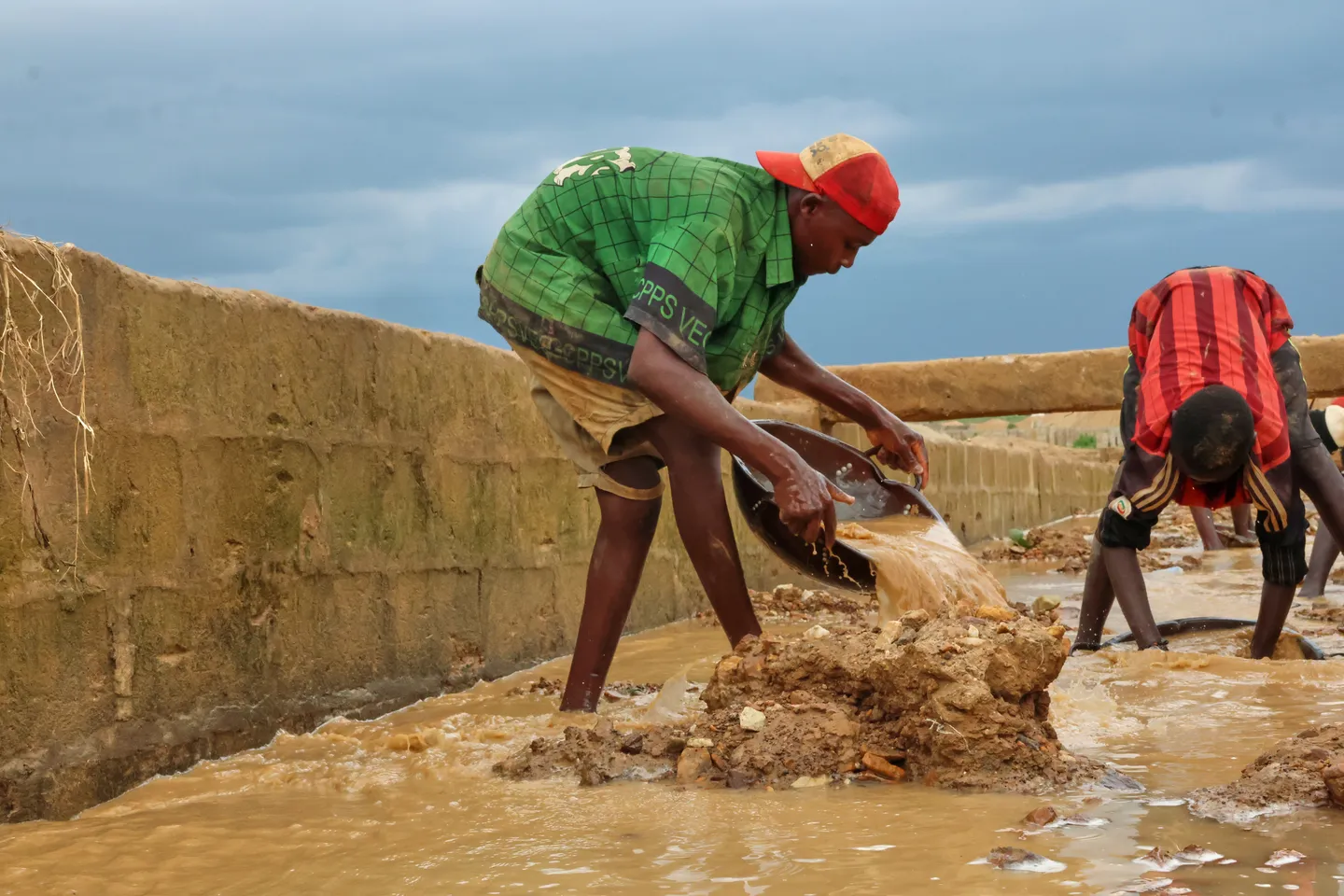 Nigeria panel yarn say 37 detained miners die from overcrowding