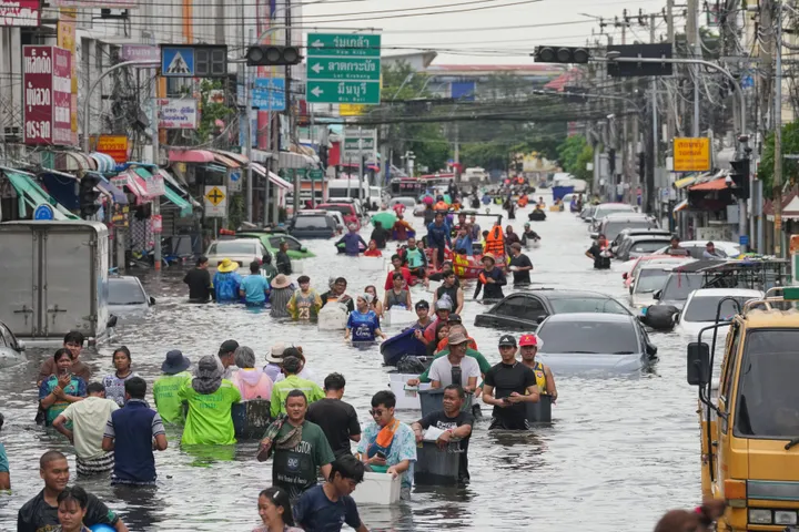 Floods kill more than 100 in Thailand and India, affect millions
