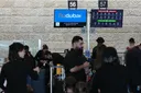 על פי דיווח בערוץ 13: חברת תעופה ישראלית החלה בבדיקות רקע למעקב אחר צוותים זרים במיקור חוץ