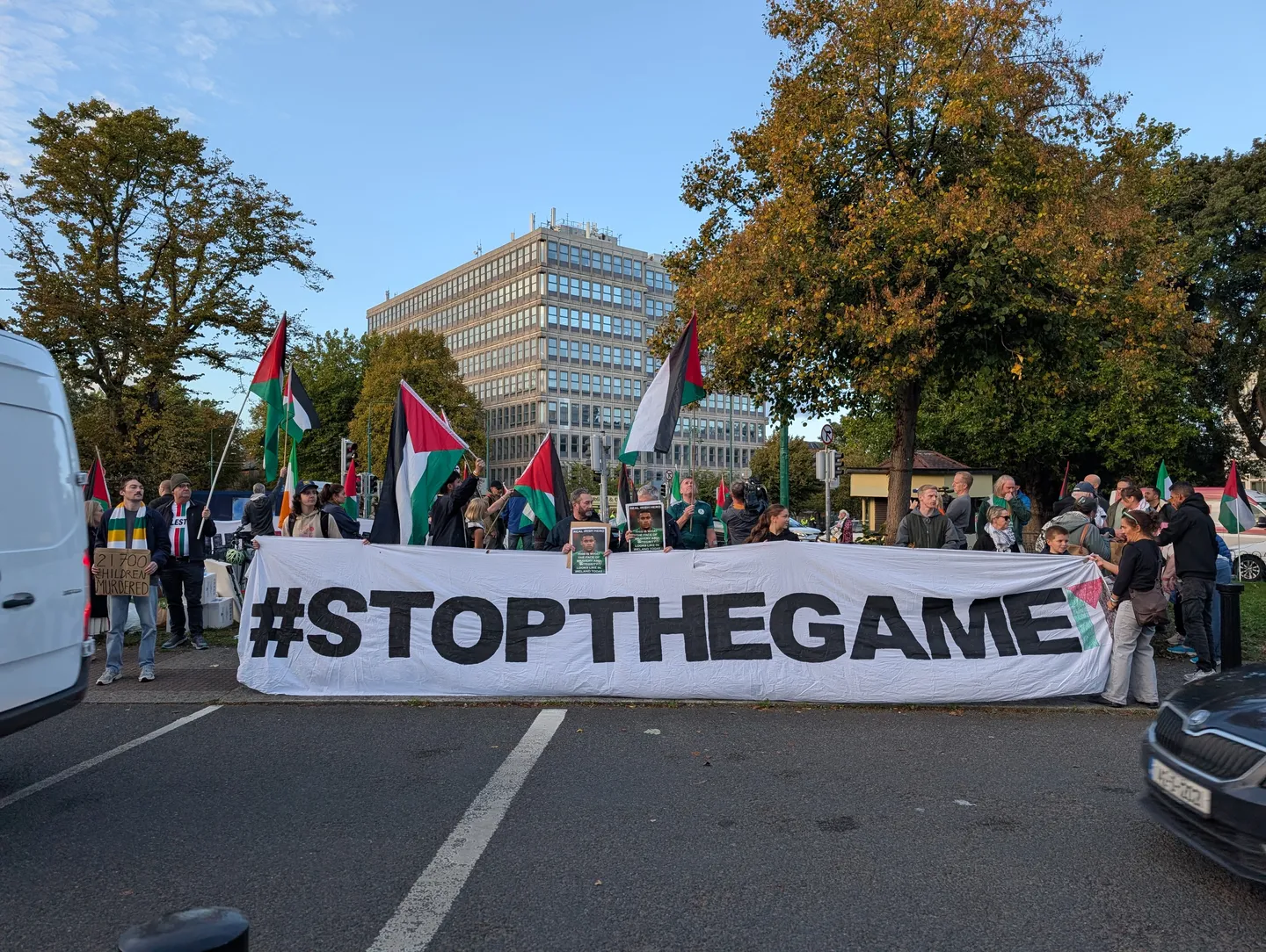 Spuck-Eklat: UEFA untersucht Vorwürfe nach Duell Irland gegen Israel