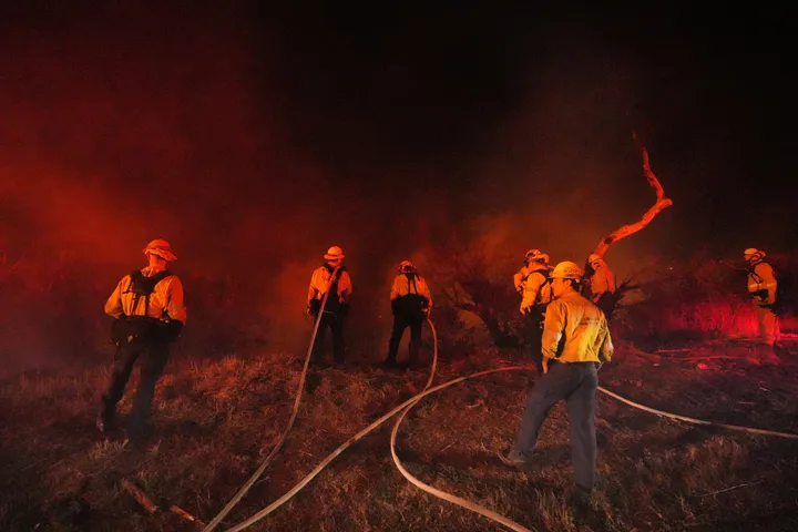 Feuer in Kalifornien zerstört Häuser – Tausende flüchten