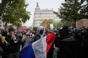 EU verdedigt protestrecht en maant platforms tot actie bij Franse onrust
