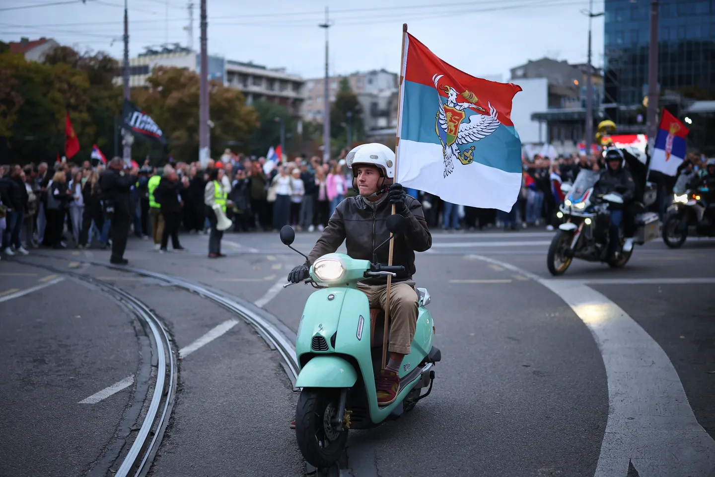 Србија: Изборен молк од полноќ, победа очекуваат и студентите и Вучиќ