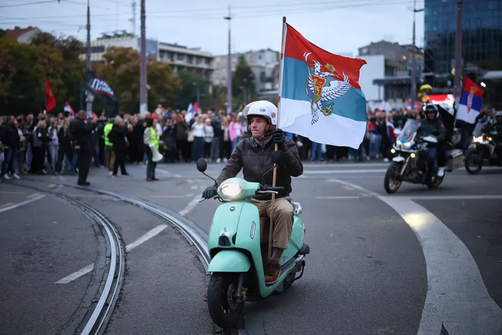 Србија: Изборен молк од полноќ, победа очекуваат и студентите и Вучиќ
