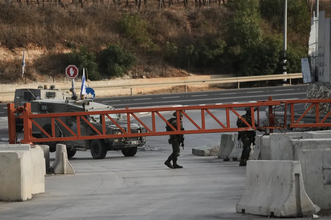 كاتس يقرّ بتهجير ألفي فلسطيني من الخليل.. وإصابة 13 في اعتداءات إسرائيلية بالضفة الغربية المحتلة