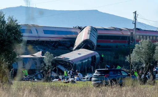 Au moins 31 morts dans une collision entre deux TGV en Andalousie