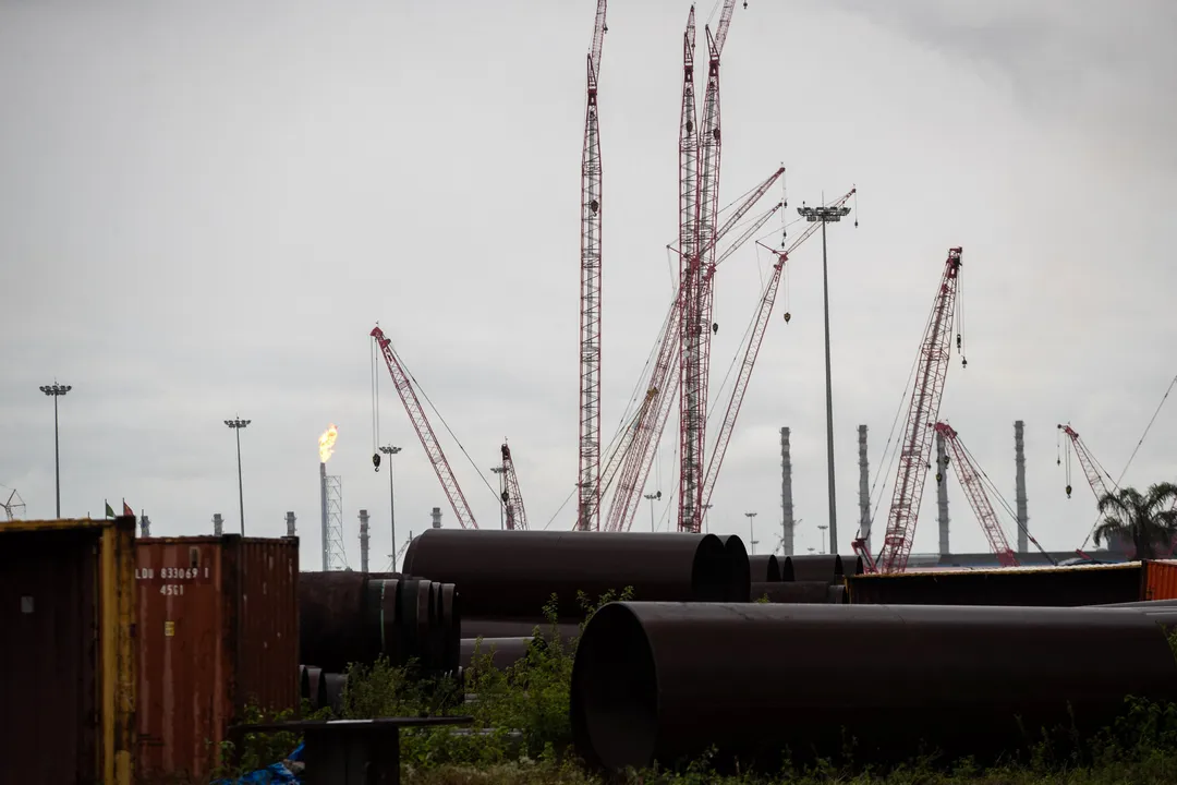 143 companies dey fight for 50 oil and gas blocks for Nigeria