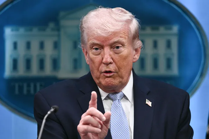 Trump ya yi gargaɗin cewa Amurka za 'hallaka da lalata' Iran idan Tehran ta kai masa hari