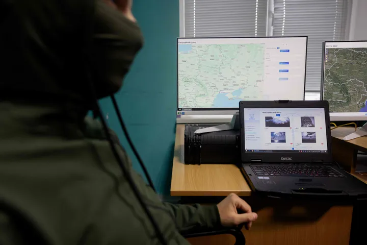 Belgische Defensie scherpt regels rond geolocatie-apps aan door privacy- en spionagerisico's