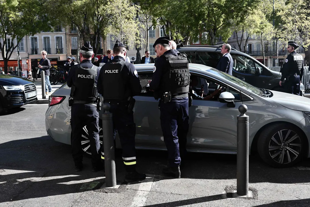 France: deux policiers en garde à vue après une agression filmée