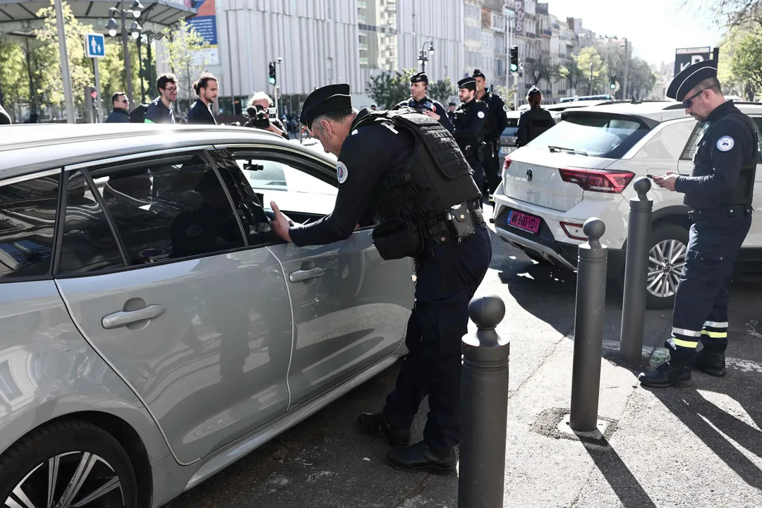 France: des ONG dénoncent des amendes "arbitraires" visant les jeunes noirs et arabes