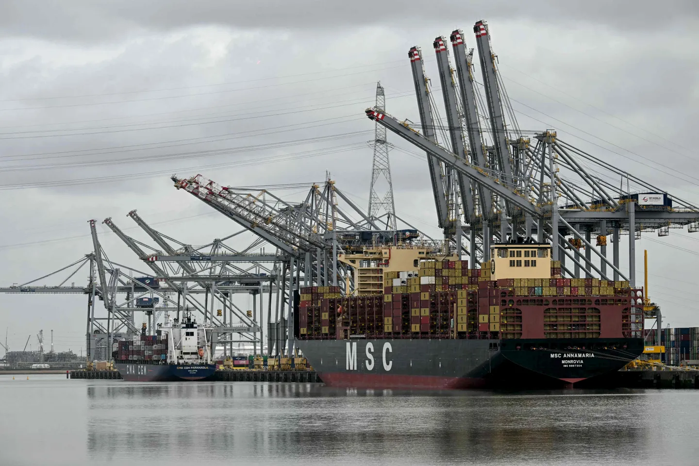 Giftig lek op containerschip in Waaslandhaven: 155 mensen geëvacueerd, 1 persoon op intensieve zorg