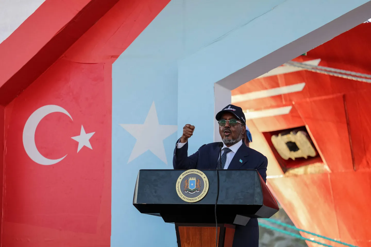 Madaxweynaha Soomaaliya oo bogaadiyay doorka Turkiga, caalamkana u diray farriin maalgashi oo furan