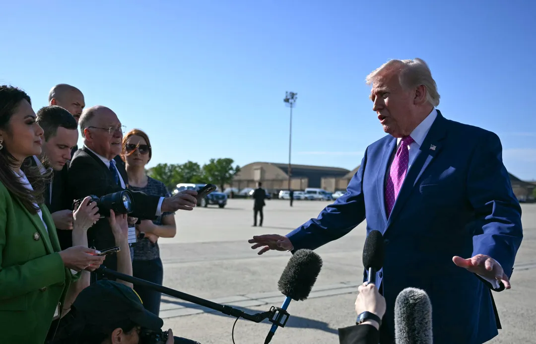 Трамп жардамчыларына блокадага даярдануу буйругун берди